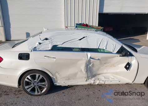 2016 Mercedes-Benz E 350 z USA, uszkodzony, nr VIN WDDHF5KB6GB248514